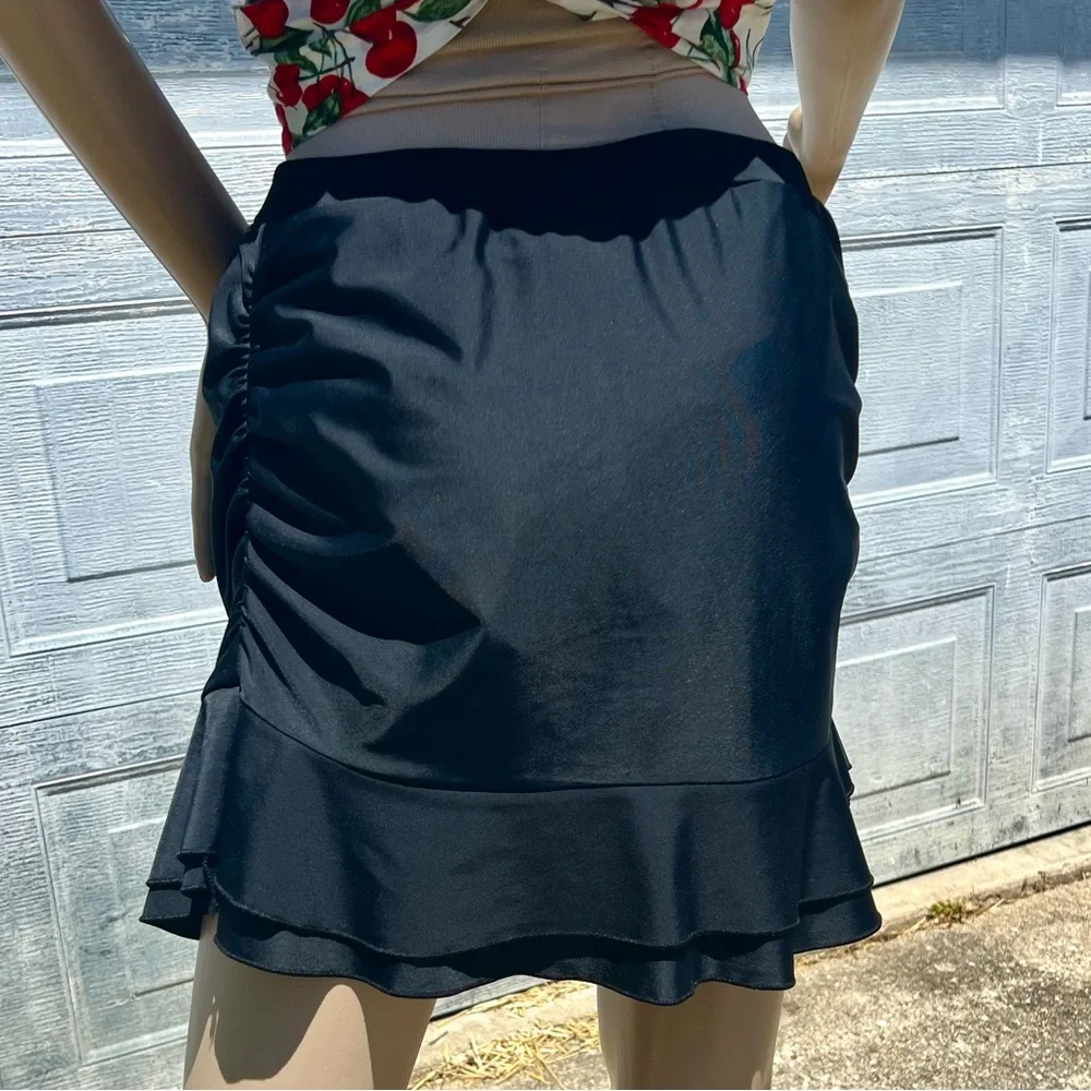- Tulip Hem Ruched Side Swim Skirt SZ 16! LIKE NEW!